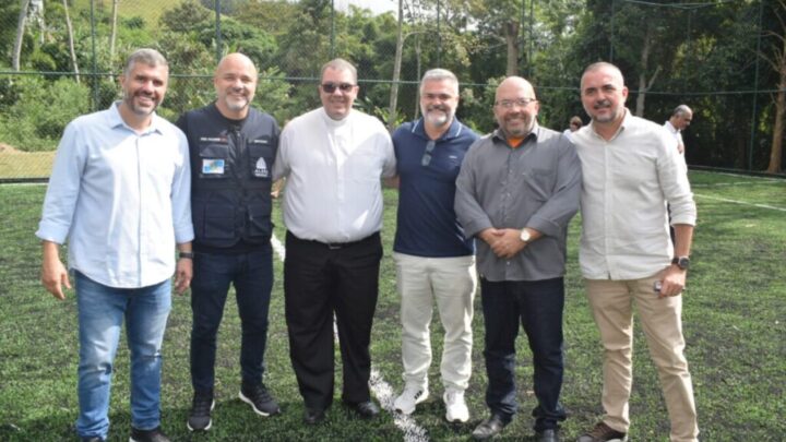 Cordeiro inaugura Arena Coruja no bairro São Manoel