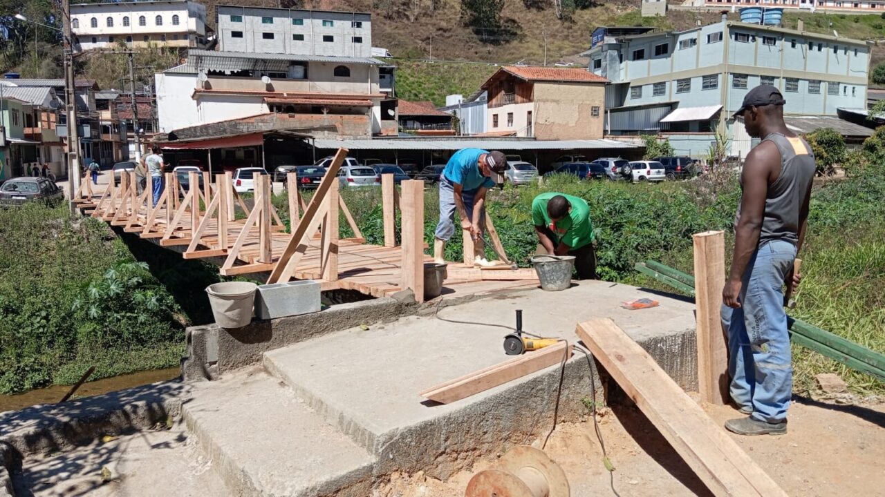 BAIRROS RECEBEM MELHORIAS EM DRENAGEM E PEQUENAS OBRAS