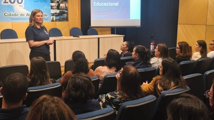 SECRETARIA DE EDUCAÇÃO REÚNE GESTORES PARA ANÁLISE DOS RESULTADOS DO IDEB