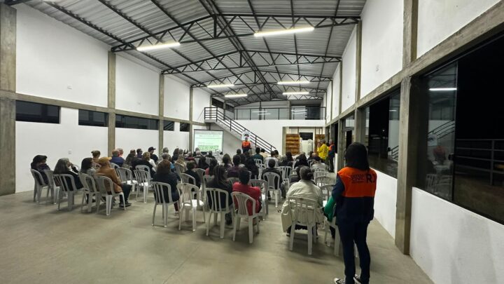 DEFESA CIVIL REÚNE COMUNIDADE DE LUMIAR PARA FORTALECER PREVENÇÃO A INCÊNDIOS FLORESTAIS E ESTIAGEM